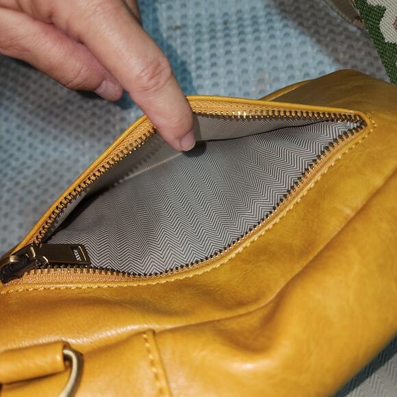 UNBRANDED EUC FAUX LEATHER CROSSBODY BAG  WELL MADE - Picture 8 of 8